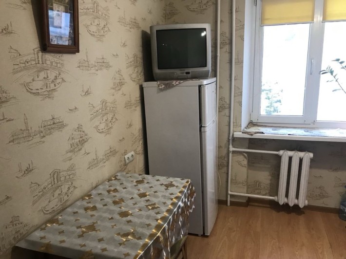 Сдам комнату в двух комн проходнрй  для одной девочки - фото 1