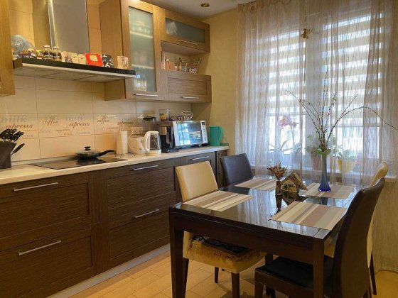 Сучасна кімната для дівчини. Позняки,Драгоманова,з видом на оз.Сонячне Київ