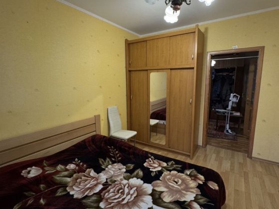 Харківська, світла кімната із зручним ліжком, 7хв метро! Киев