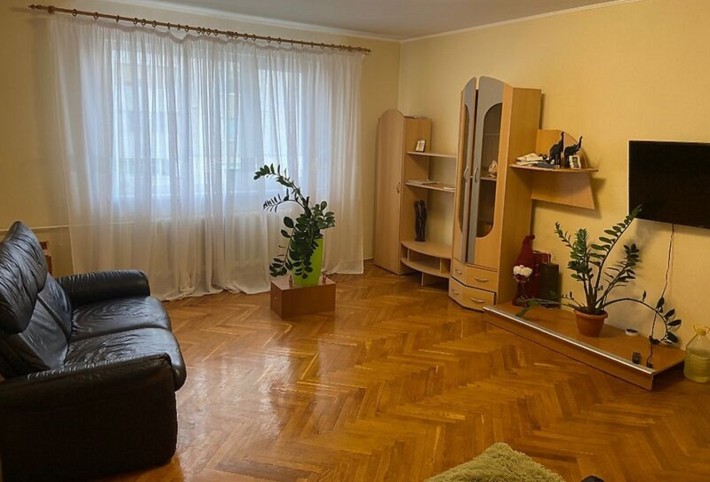 Продаж 4-кімнатної квартири на вул. Пулюя, 3 - фото 1