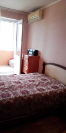 м.Левобережная.Комната с балконом для  1-2 человек  Днепровская Наб. 9 - фото 1