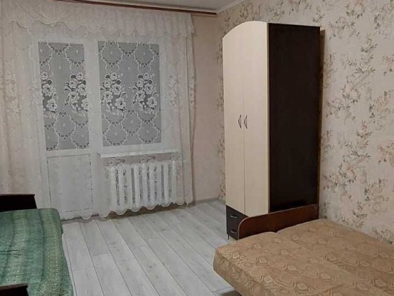 Комната с балконом в коммуне  2 дивана  по Семена Палия/Высоцкого.