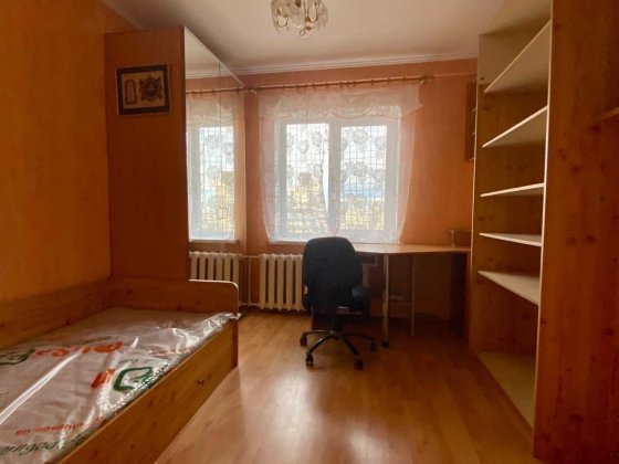 Здам кімнату на Березняках для дівчини/жінки з офісним графіком роботи Киев