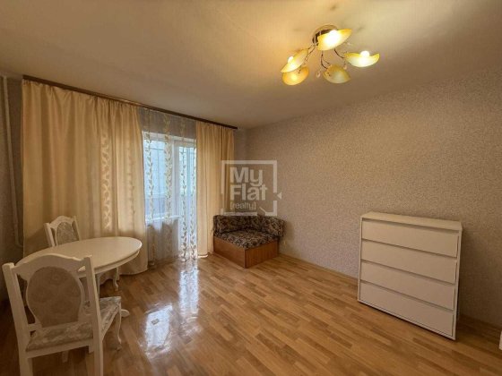 Аренда 1к квартиры 40м Виноградарь пр-т Европейского Союза низкий этаж