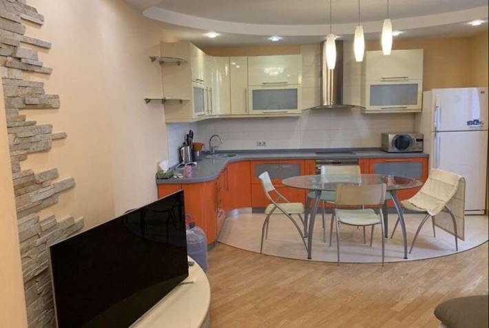 Продаж 2-к квартири вул. Срібнокільська 22 - фото 1