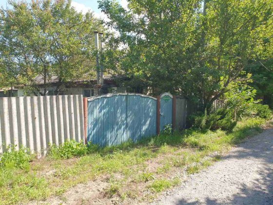 Продоеться будинок с. Лутище Ахтырка