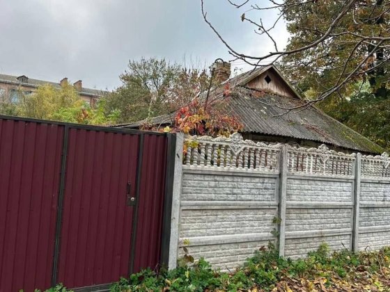 Продам ділянку зі старим будинком, центр міста Бердичів