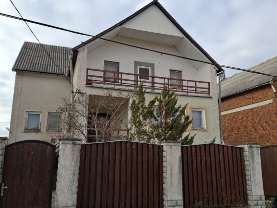 Берегово будин 2 пов біля басейнів під бізнес та житло Берегове