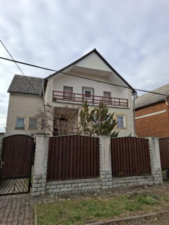 Берегово будин 2 пов біля басейнів під бізнес та житло - фото 1