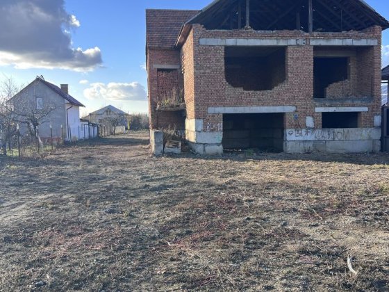 Продаж недобудови на ділянці площею 12 сот! В чудовому районі! Берегово