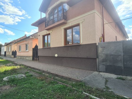 Продається будинок в центральній частині м.Берегове Берегове