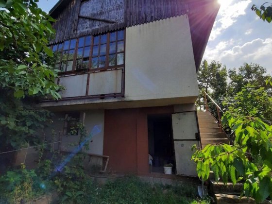 Продам дачну ділянку з цегляним садовим будинком Виноградів