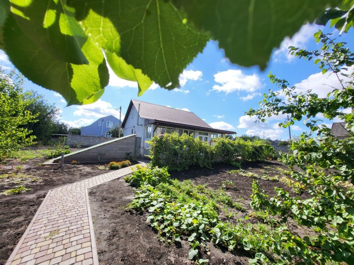 Продам затишний будинок з меблями та технікою. - фото 1