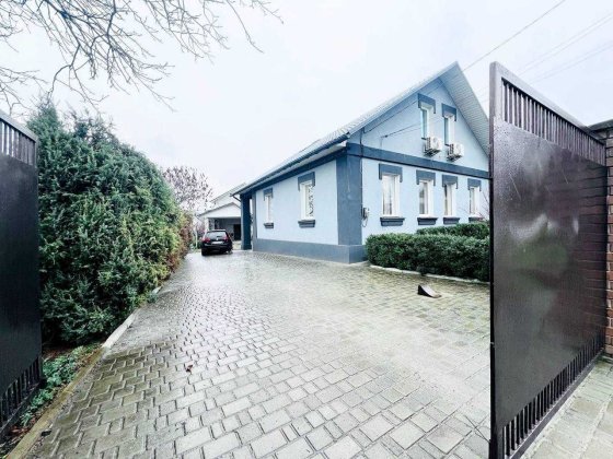 Васильків,центр. Продаж 2 автономних будинків: основний і гостьовий. Васильков