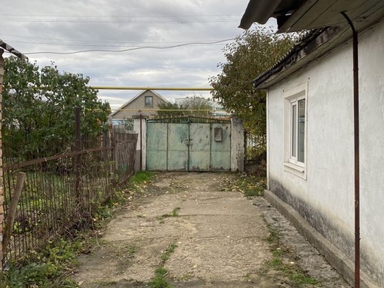 Продаю будинок в районі лікарні. Всі питання по телефону Вознесенск