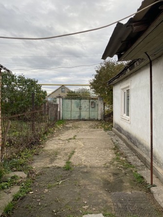 Продаю будинок в районі лікарні. Всі питання по телефону - фото 1
