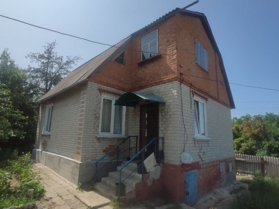 Дом в п.Высокий центральная улица, живописное место Високий