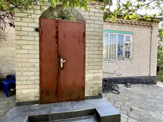 Будинок з гаражем та літнею кухнею Кам'янське