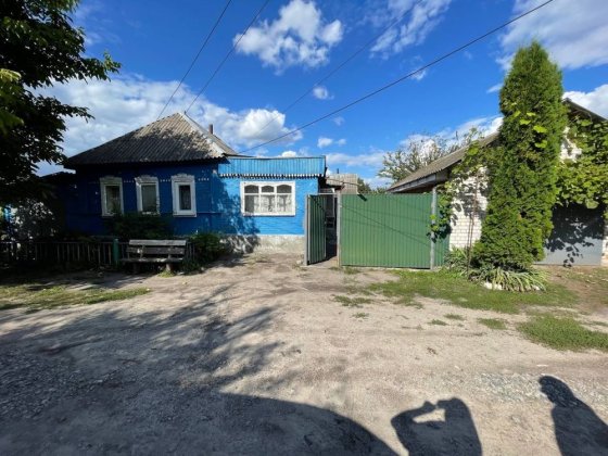 Продається будинок. 2 гаража, баня, город, сарай. вул. Нова 25. Глухів