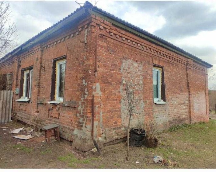 Продам півбудинку із зручностями на 3 кімнати в центрі Дергачів. - фото 1