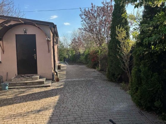 Продажа половины дома в центре Дергачей, ул. Каштановая 6а Дергачі