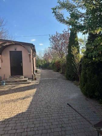 Продажа половины дома в центре Дергачей, ул. Каштановая 6а - фото 1