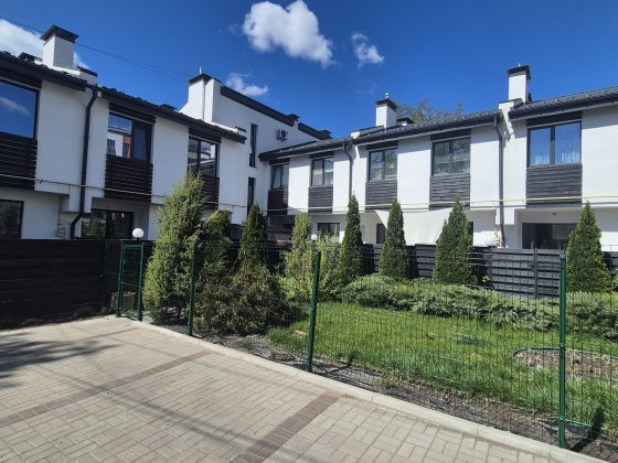 Таунхаус з ремонтом та меблями Гостомель