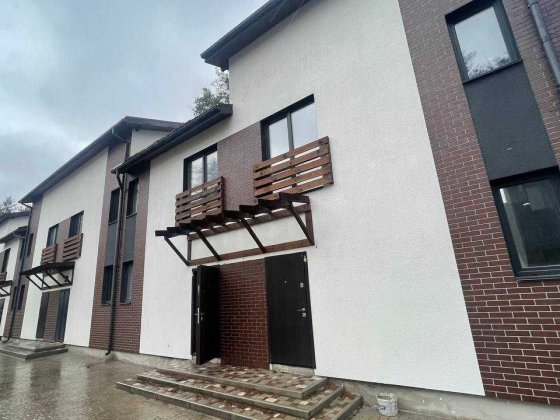 Таун Гостомель, навпроти парку Щасливий. Гостомель