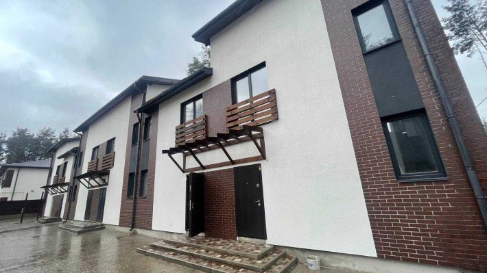 Таун Гостомель, навпроти парку Щасливий. - фото 1