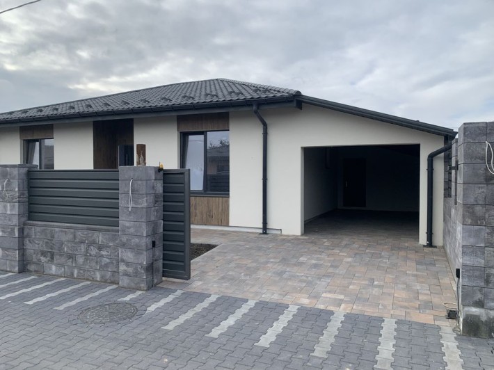 Продається чудовий будинок з великою ділянкою та гаражем в Гостомелі - фото 1