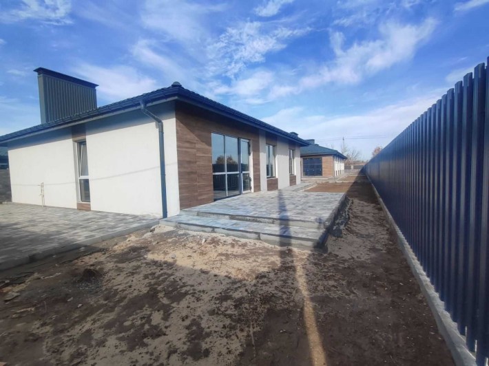 Продаж готового будинку в котеджному  містечку на 4 сотках Газ - фото 1