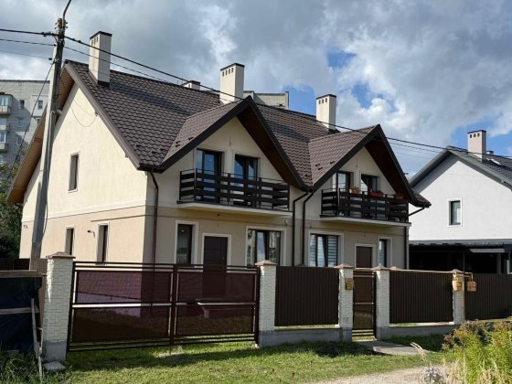 Продаж сучасного, просторого будинку (котеджу)