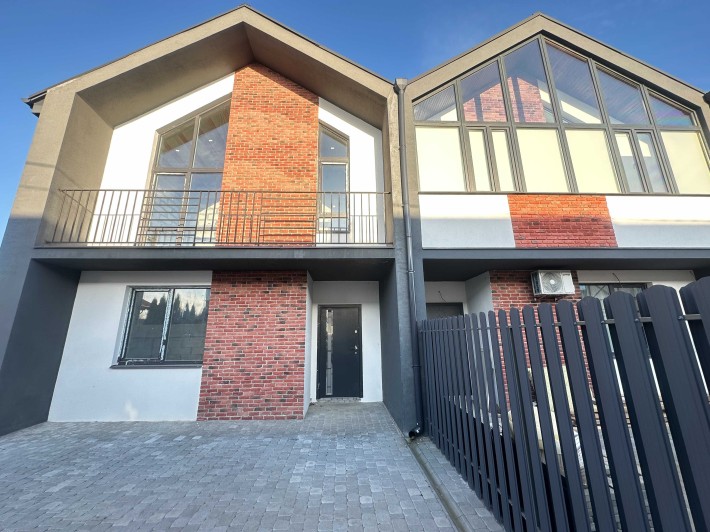 Кутовий таунхаус з газом біля озера, 3 сотки.  Сертифікат, Постанова - фото 1