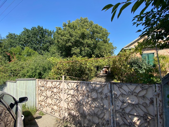 Будинок з великою прибудинковою територією та огородом ( газ/дрова) - фото 1