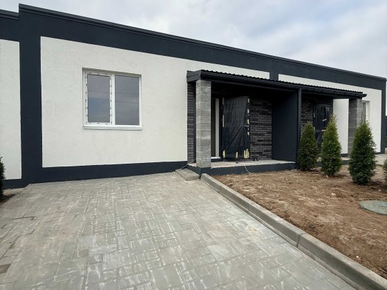 Продам Таунхаус поруч з Озером. Частково зроблений Ремонт. Гостомель