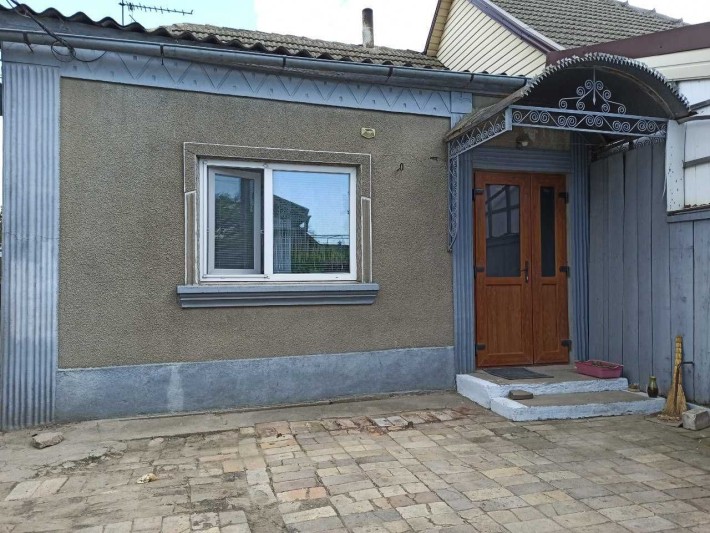 Продам пол дома + флигель. - фото 1