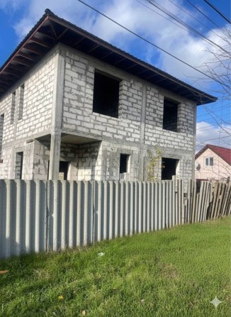 Продажа 2-х двухэтажных домов под внутренюю отделку район 3-ей школы - фото 1