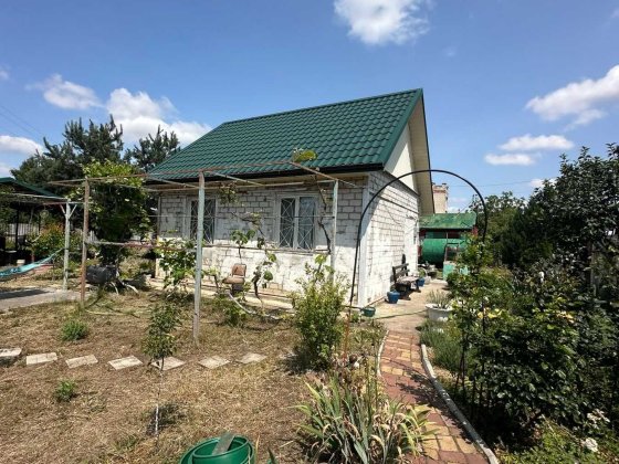 Мила дача з   красивою ділянкою для відпочинку