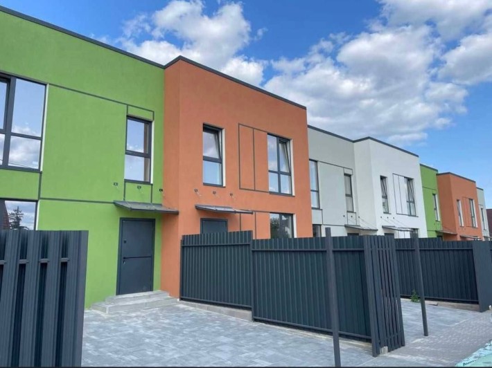 Терміновий продаж кутового таунхауса - з частковим ремонтом - фото 1