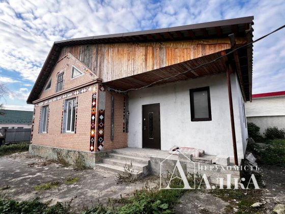 Продам світлий просторий будинок в хорошій локації Каменец-Подольский