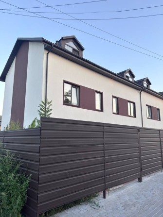 Продаж готового таунхауса в Гостомелі, чистова штукатурка, електрика є - фото 1
