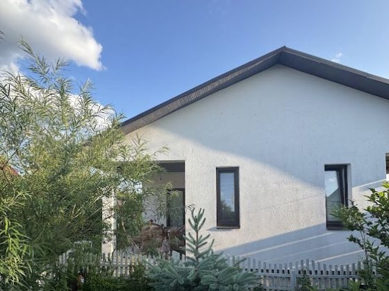 Одноповерховий будинок з ремонтом, зручний виїзд до Київа в Гостомелі Гостомель