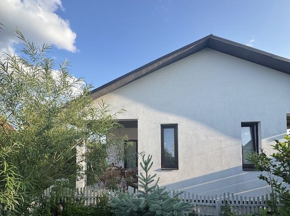 Одноповерховий будинок з ремонтом, зручний виїзд до Київа в Гостомелі - фото 1