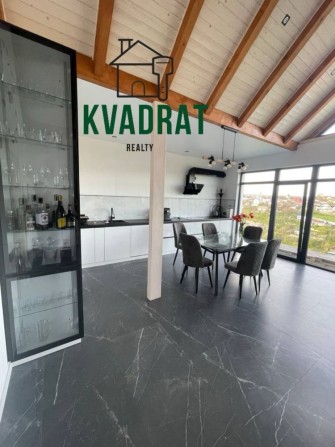 Продам таунхаус з сучасним дизайнерським ремонтом - фото 1