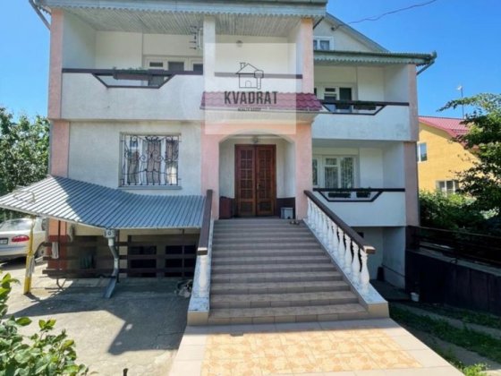 Продам добротний двохповерховий будинок Каменец-Подольский