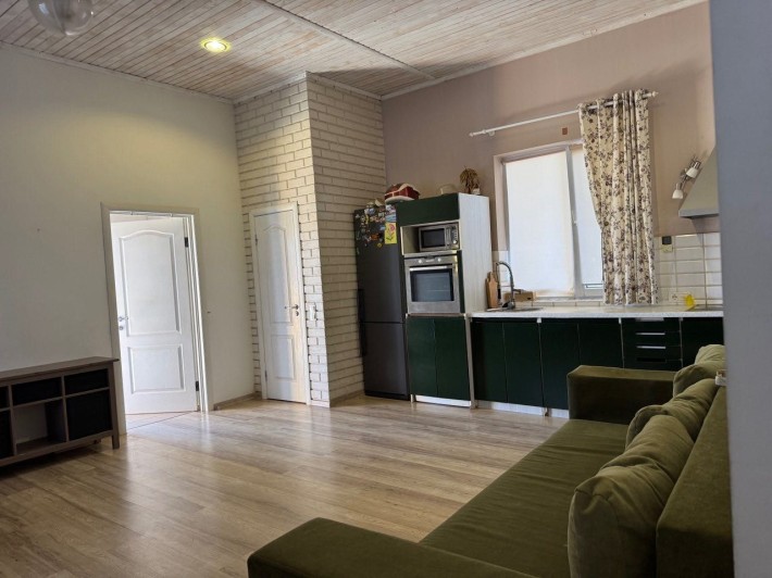 Невеликий будинок із земельною ділянкою 0,08 в красивому місці - фото 1