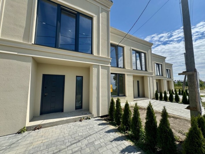 Котедж з власним подвір’ям та заїздом - фото 1