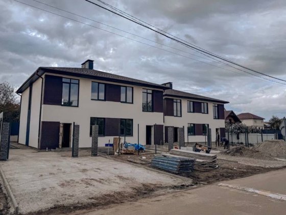 Дуплекс у ідеальному місці для життя Гостомель