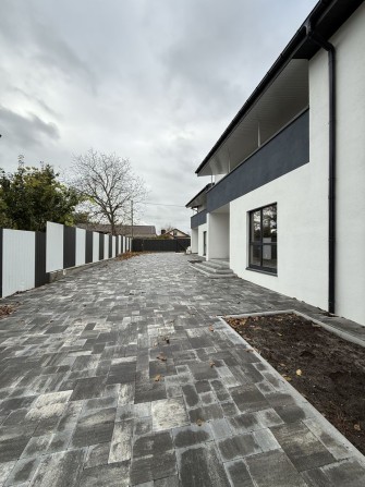 Двоповерховий таунхаус у Гостомелі з газом, під чистове оздоблення - фото 1