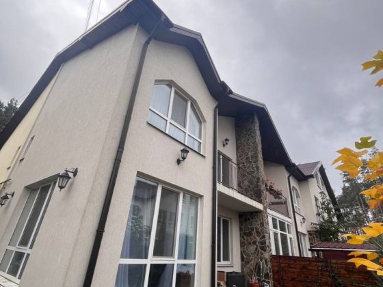 Продам таунхаус з ремонтом в найкращій локації по інфраструктурі. Газ! Гостомель